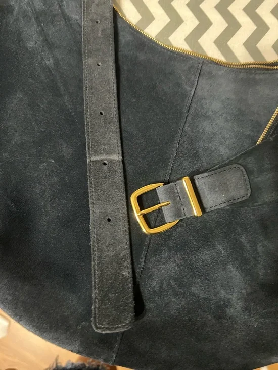 Madewell Essential Curve Shoulder Bag. Navy S - Picture 4 of 16